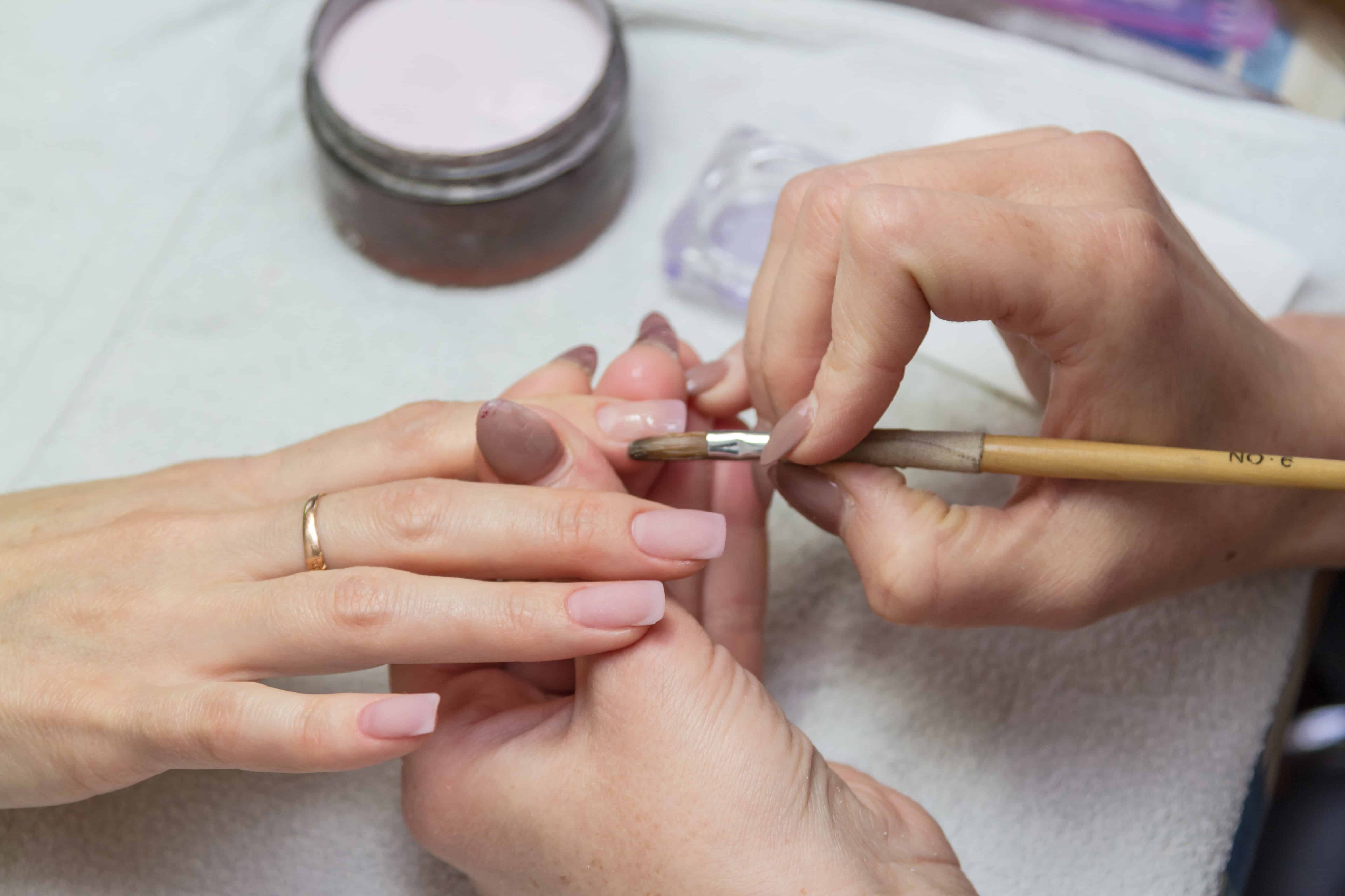 Acrylic VS. Gel VS. Shellac Nails:What’s The Difference? 2 What Are Acrylic Nails