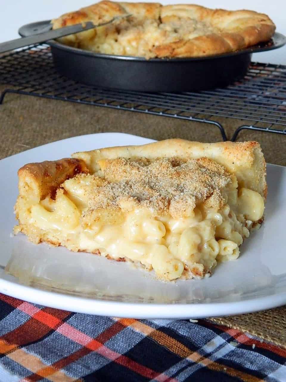 Deep Dish Macaroni and Cheese Pizza