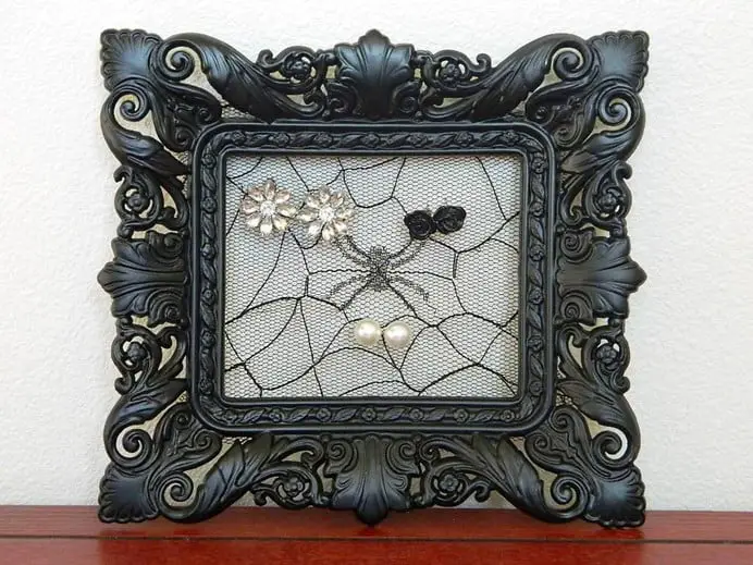 LACE PICTURE FRAME EARRING HOLDER
