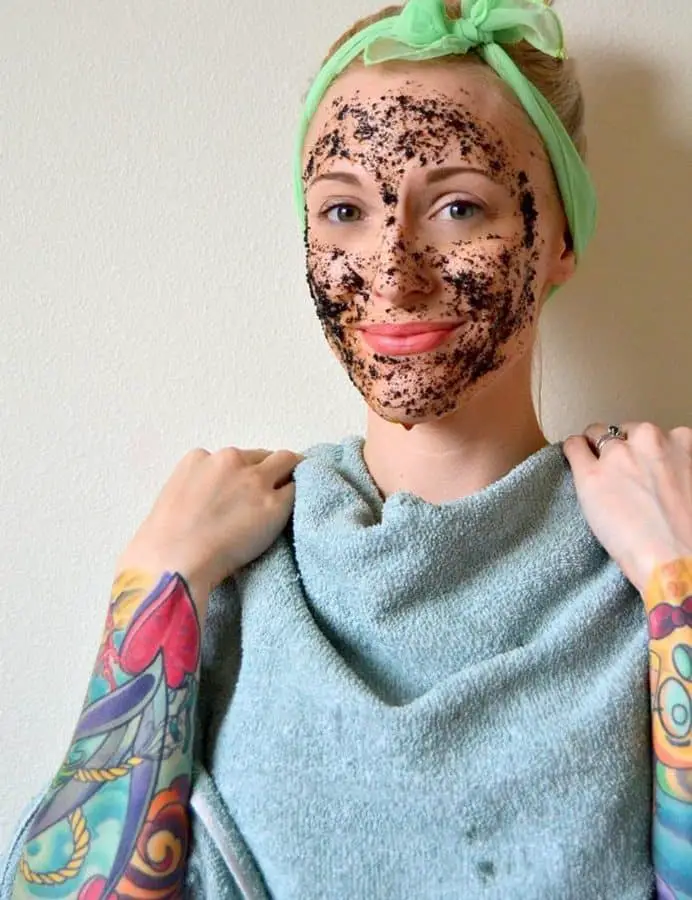 BLACK TEA AND HONEY EXFOLIATING MASK
