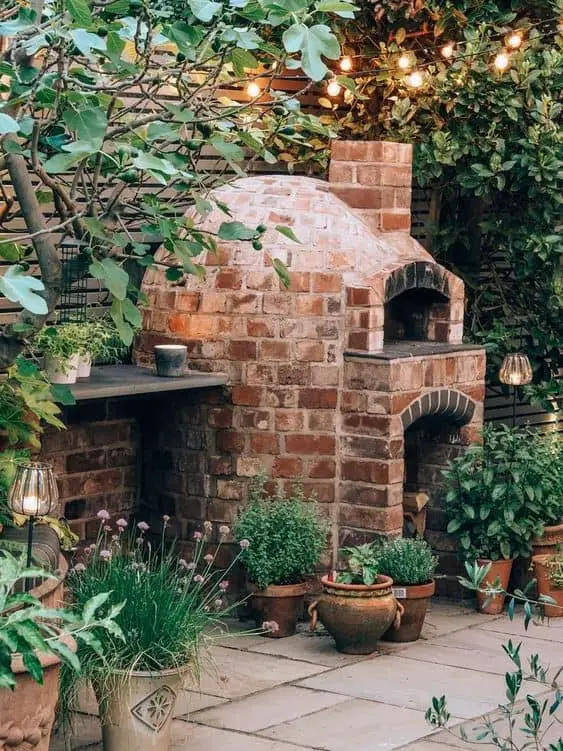 Gorgeous Outdoor DIY Pizza Oven