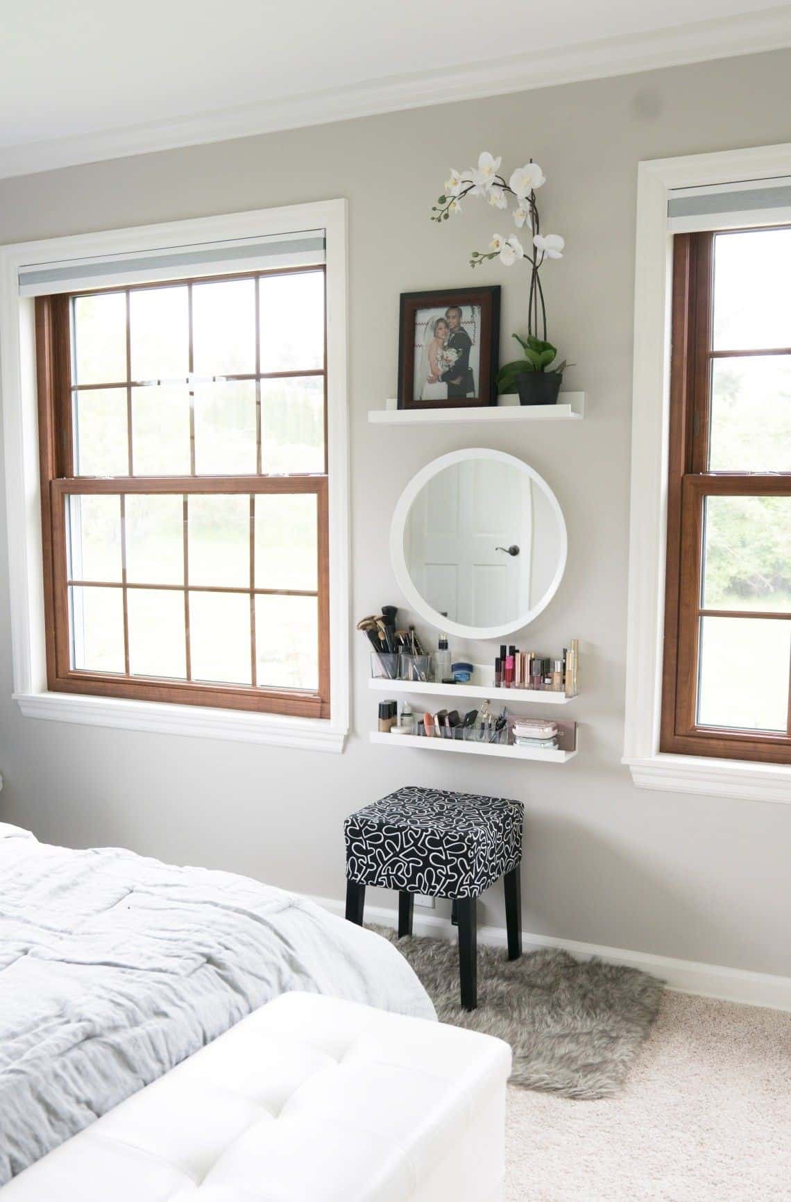 29. Elegant And Feminine Minimalistic Vanity Table