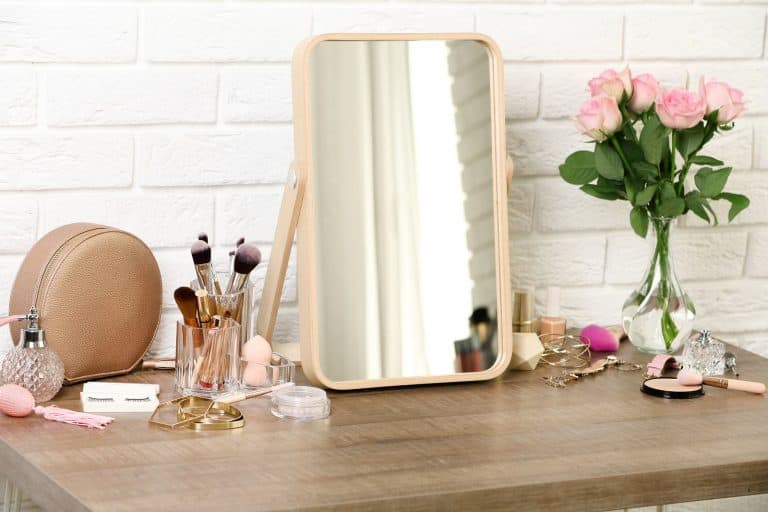 32 Best & Free DIY Makeup Vanity Table Ideas