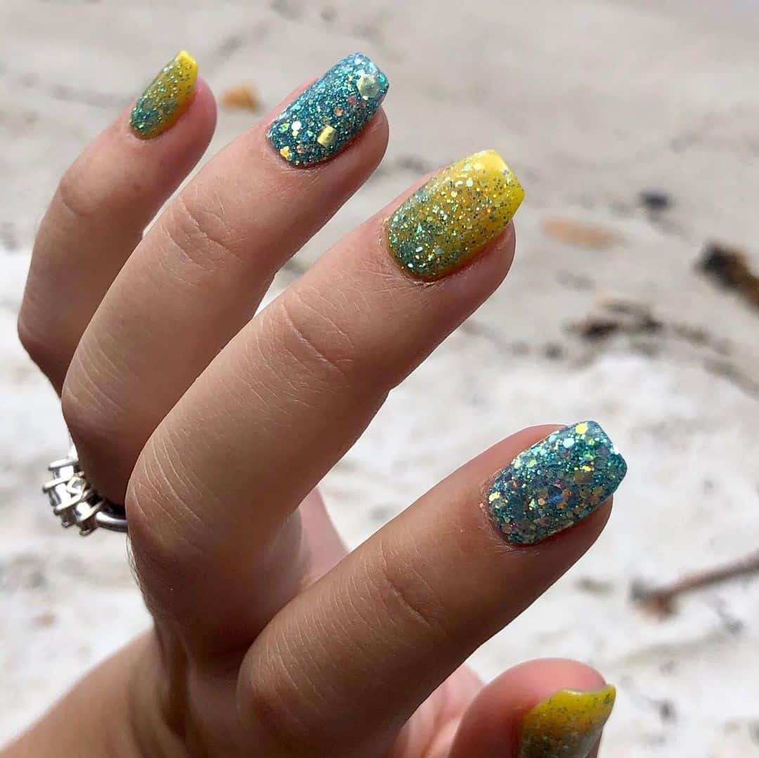 Glitter Inspired Two Colored Manicure 