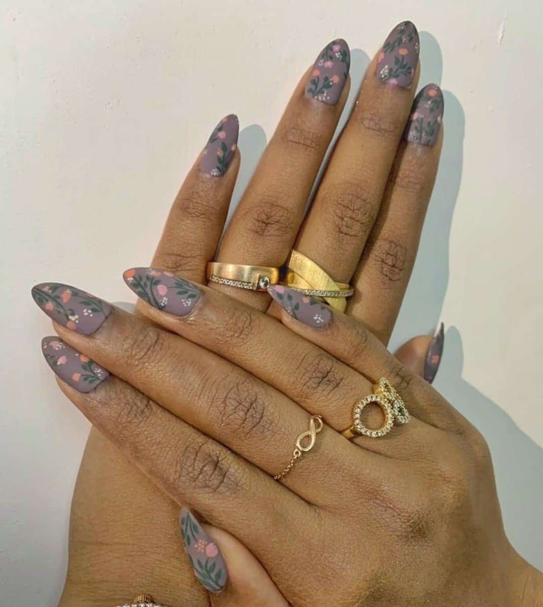 Grey & Unique Almond Nail Designs 