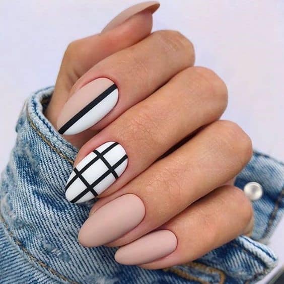 Nude Oval Nails With Black Line Details