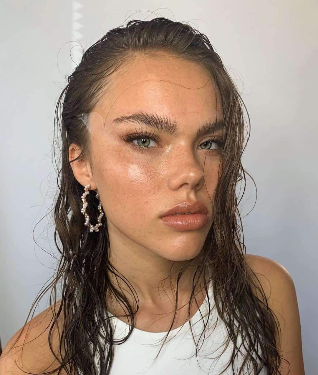 Puff Hairstyle For Round Face Wet Look 