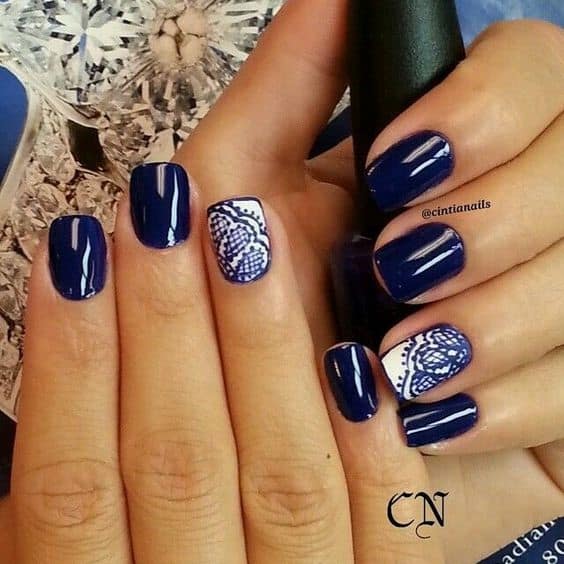 Short And Detailed Navy Blue Short Nails