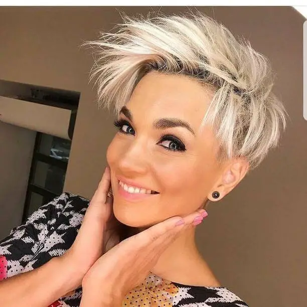 Taper Haircut For Women: Is This a Hair Trend For You? 9 Bright Highlights Taper Haircut 1
