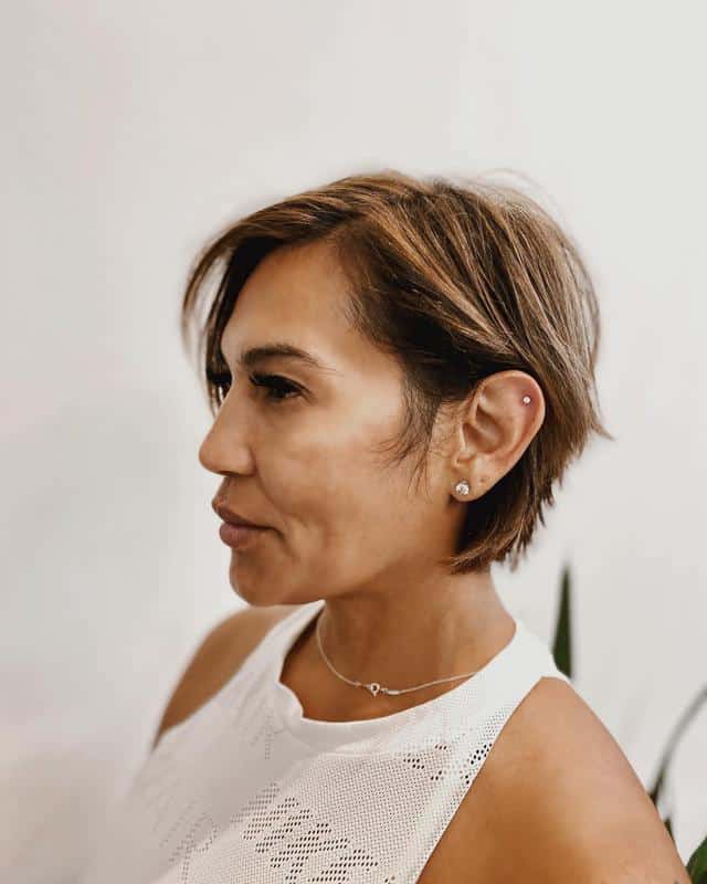 Bright Pixie Haircut with Highlights 2