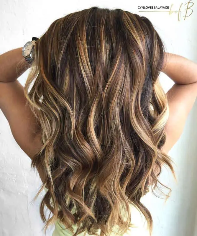 50+ Delicious Caramel Highlights on Brown Hair: Trendy Ideas For A Hair Makeover 50 Caramel Highlights and Tousled Waves 1
