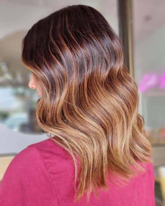 50+ Delicious Caramel Highlights on Brown Hair: Trendy Ideas For A Hair Makeover 52 Caramel Highlights and Tousled Waves 3