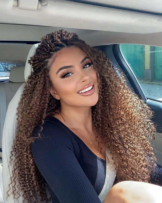 20+ Flattering Hairstyles To Make Your Nose Appear Smaller (2023 Update) 14 Curly Hairstyle to Shrink The Nose 2