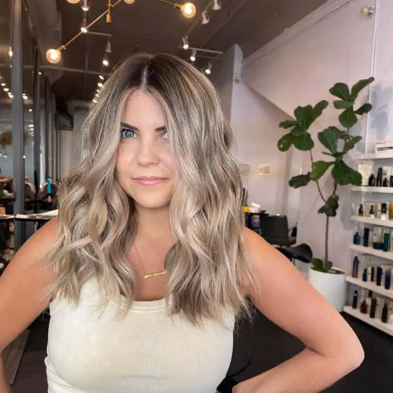 50+ Dark Roots with Blonde Hair Ideas (2023 Update) 15 Dark Roots with Bronde 2