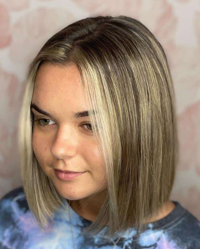 20+ Flattering Hairstyles To Make Your Nose Appear Smaller (2023 Update) 7 Hair Coloring and Highlights To Hide The Nose 2