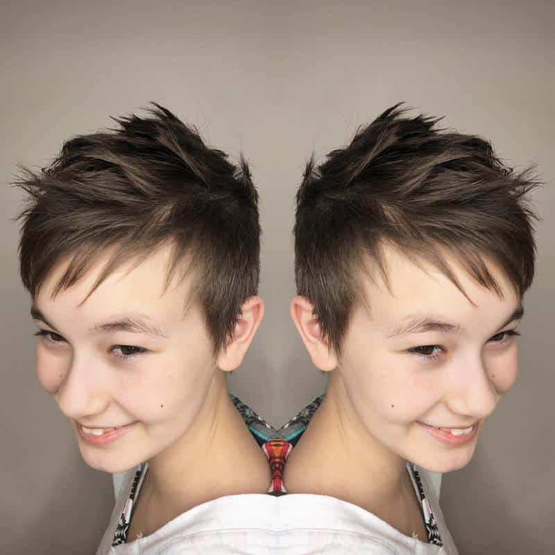 Jagged cropped hairstyle for teenage girls