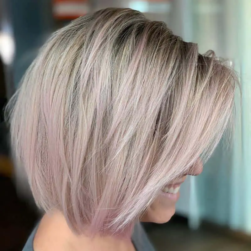 20+ Flattering Hairstyles To Make Your Nose Appear Smaller (2023 Update) 2 Layered Bob To Hide The Nose 1