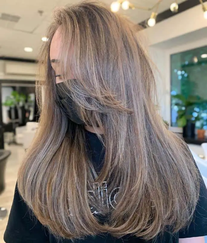 20+ Flattering Hairstyles To Make Your Nose Appear Smaller (2023 Update) 18 Layered Haircut to Shrink The Nose 2