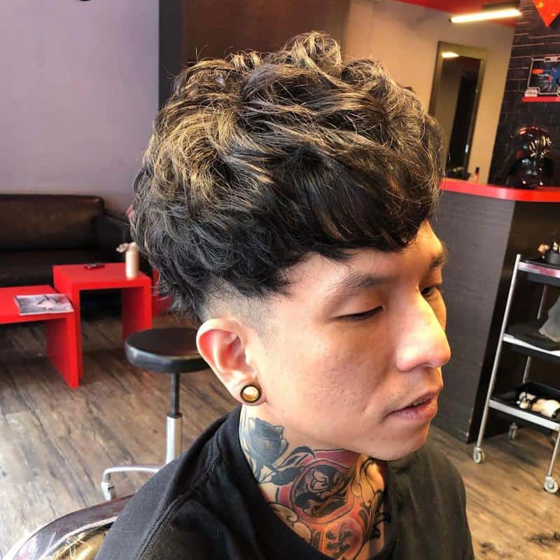 20+ Flattering Hairstyles To Make Your Nose Appear Smaller (2023 Update) 21 Long + Messy or Wavy to Shrink The Nose