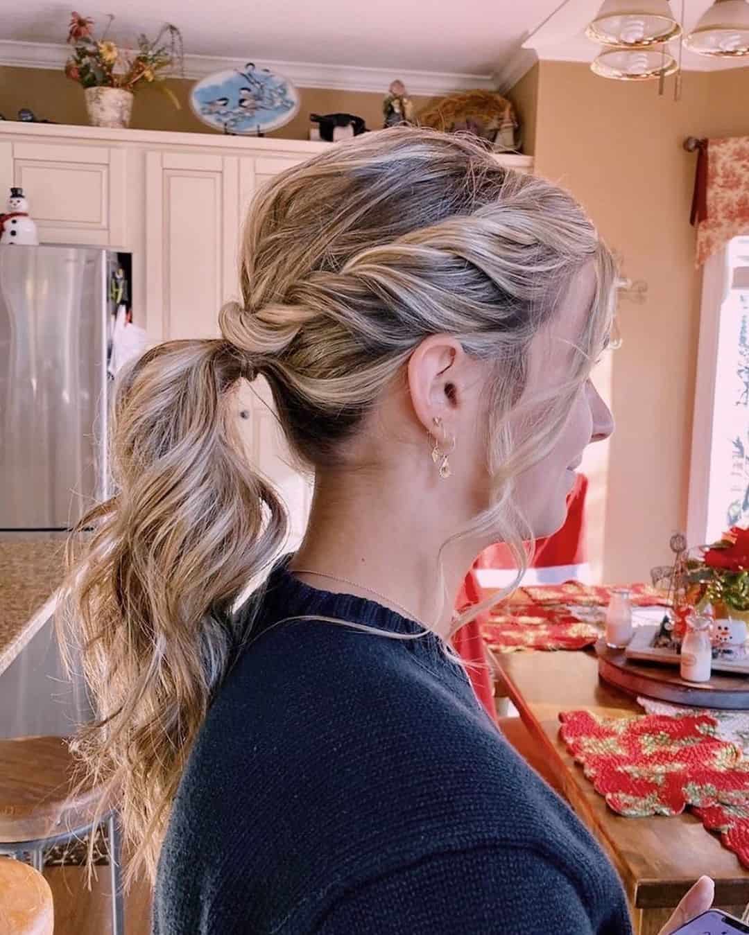 Jonna Walsh in Elegant Side Ponytail Hairstyle