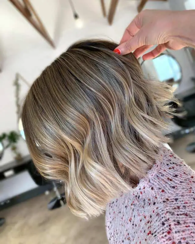 Short Brown Bob Hair With Blonde Highlights 2