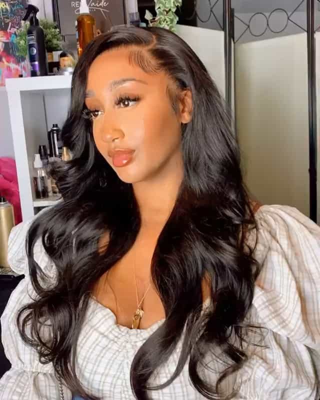 20+ Flattering Hairstyles To Make Your Nose Appear Smaller (2023 Update) 15 Side Part Hairstyle to Shrink The Nose 1