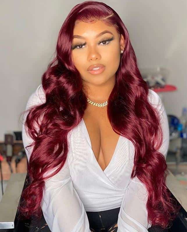 20+ Flattering Hairstyles To Make Your Nose Appear Smaller (2023 Update) 16 Side Part Hairstyle to Shrink The Nose 2