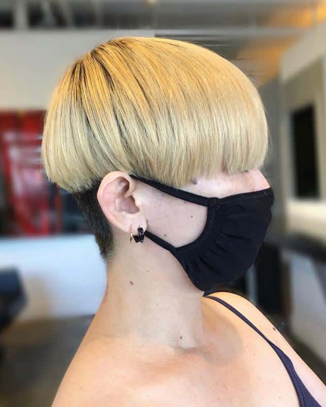 40+ Mushroom Haircut Styles (For Both Men And Women) 9 Straight Mushroom Haircut 3