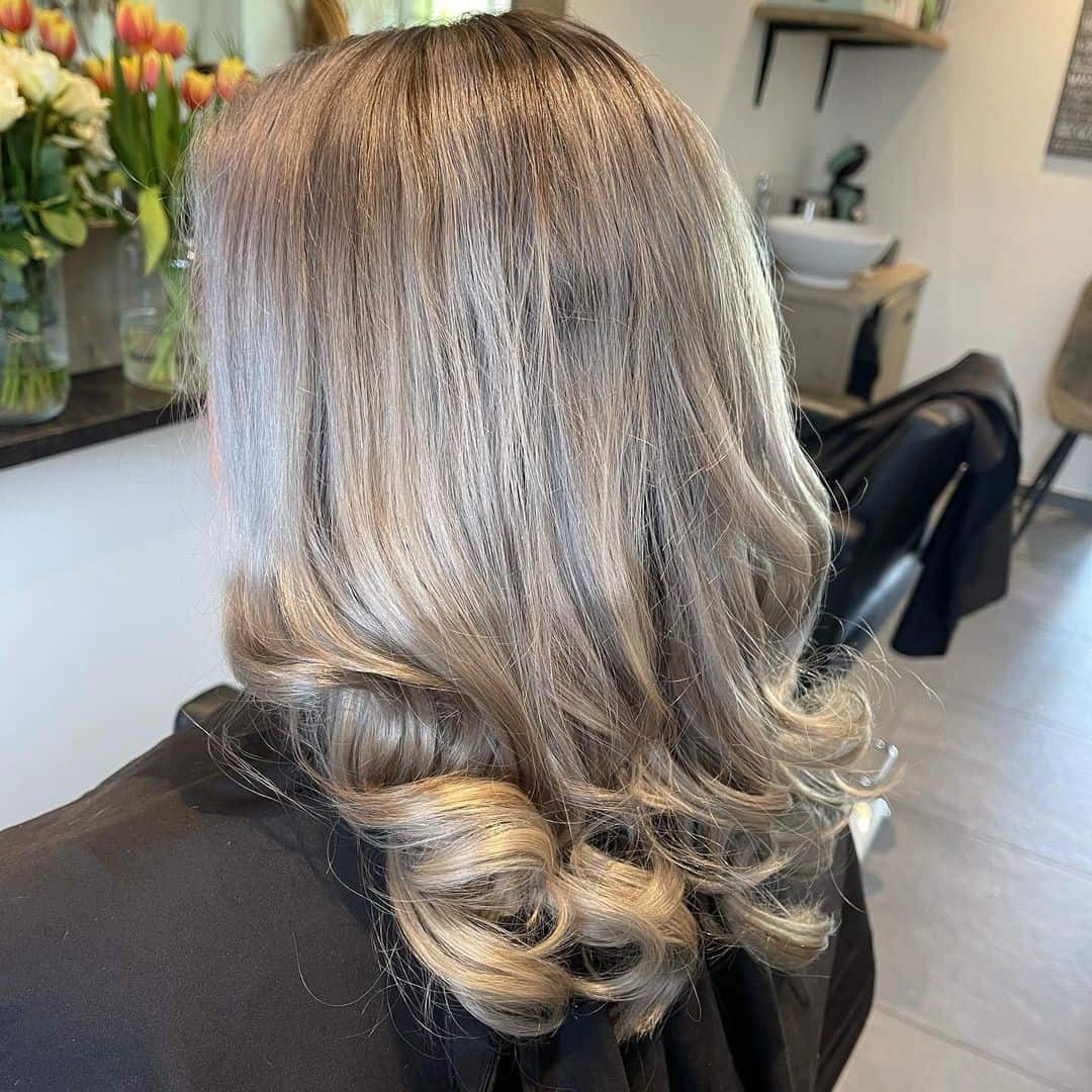 Voluminous Ends Gray Hair 