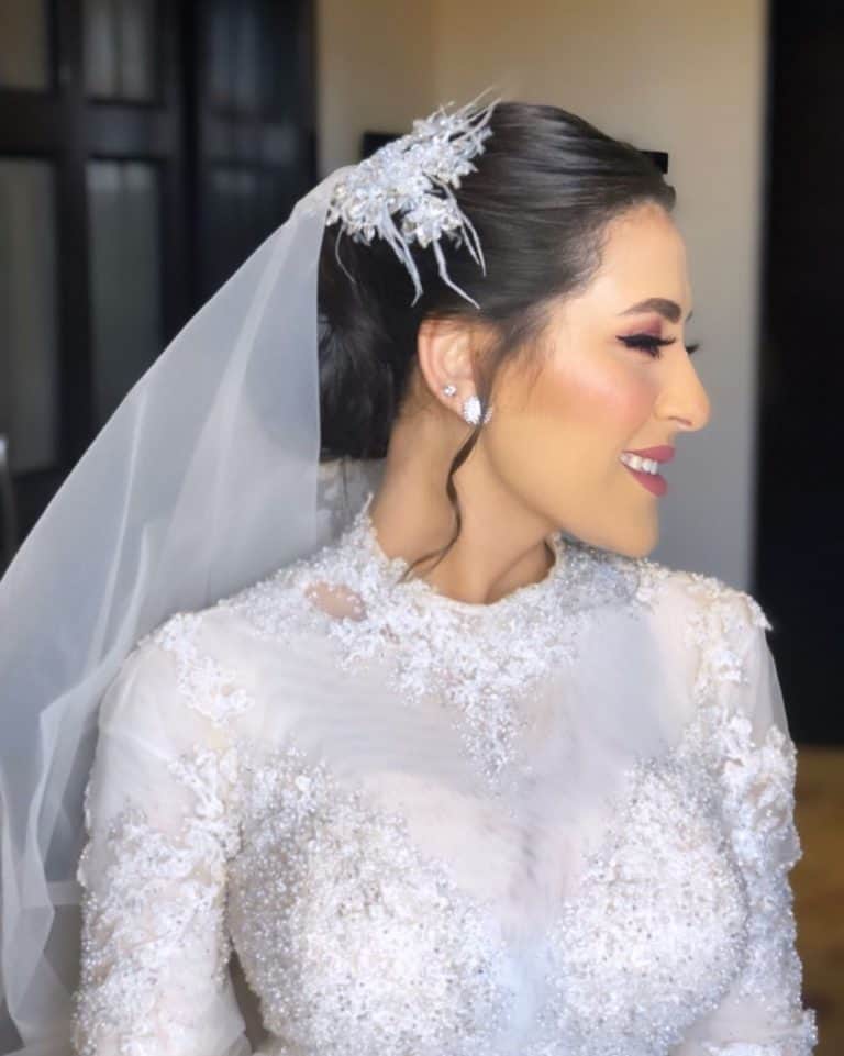 Top 36 Elegant Wedding Hairstyles With Veil (Updo, Straight & Curly) - Tattooed Martha