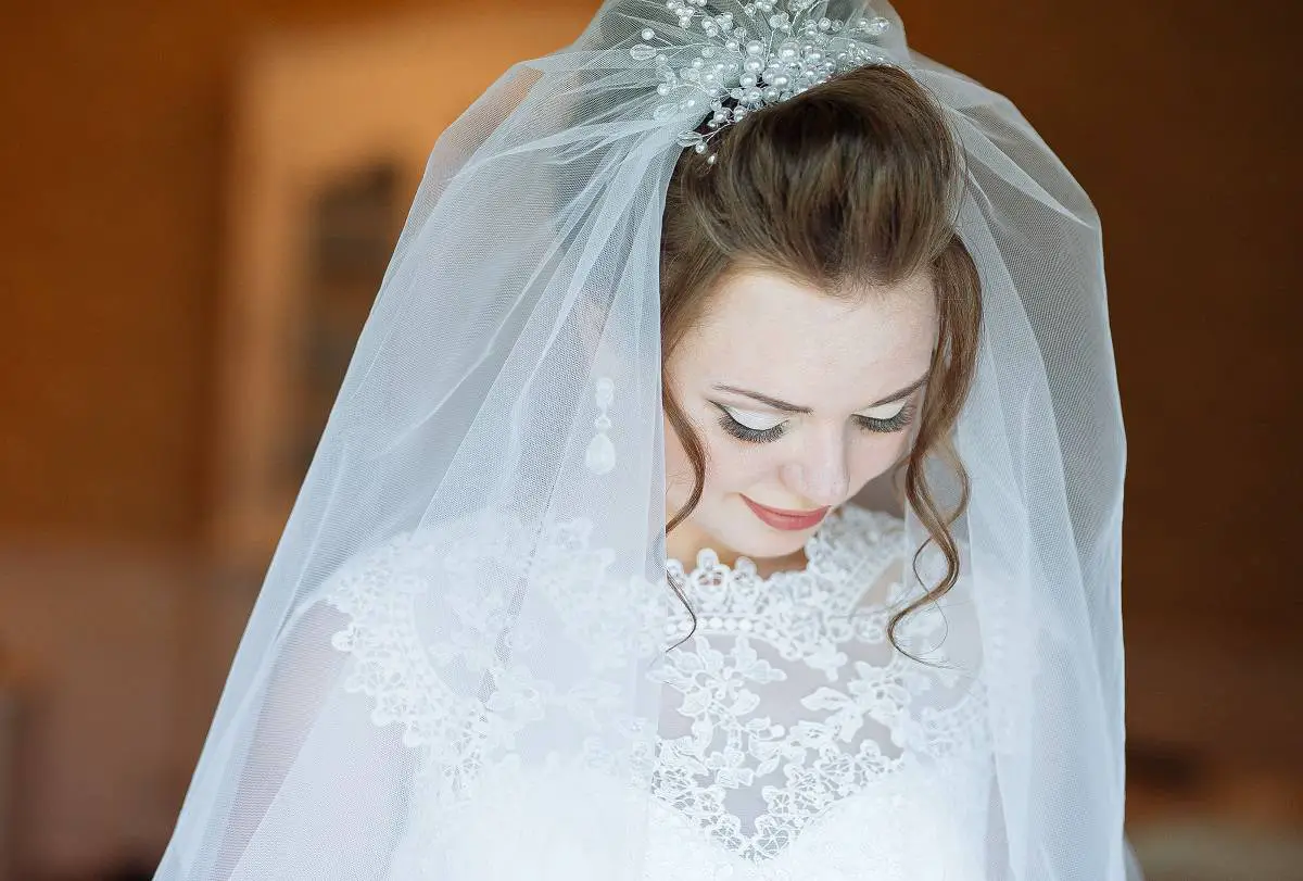 Top 36 Elegant Wedding Hairstyles With Veil (Updo, Straight & Curly) - Tattooed Martha Top 36 Elegant Wedding Hairstyles With Veil (Updo, Straight & Curly) - Tattooed Martha