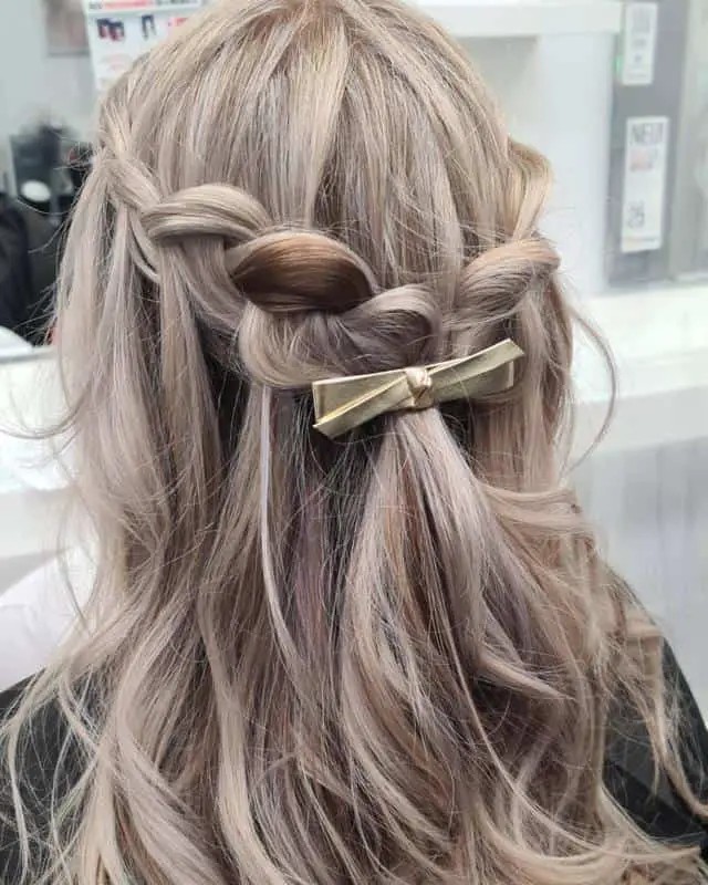 60 Half-Up Half-Down Hairstyles You’ll Fall in Love with (2023 Update) 34 Beach Waves Half-Up, Half-Down Hairstyles 3