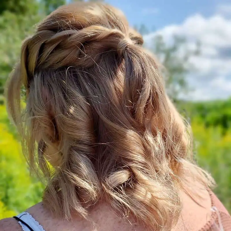 60 Half-Up Half-Down Hairstyles You’ll Fall in Love with (2023 Update) 36 Beach Waves Half-Up, Half-Down Hairstyles 5