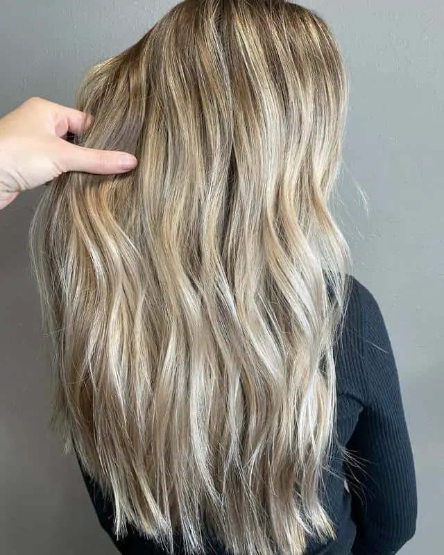 Hair Color Chart: Matching Hair Colors to Your Skin Tone (2023 Update) 10 Beige Blonde