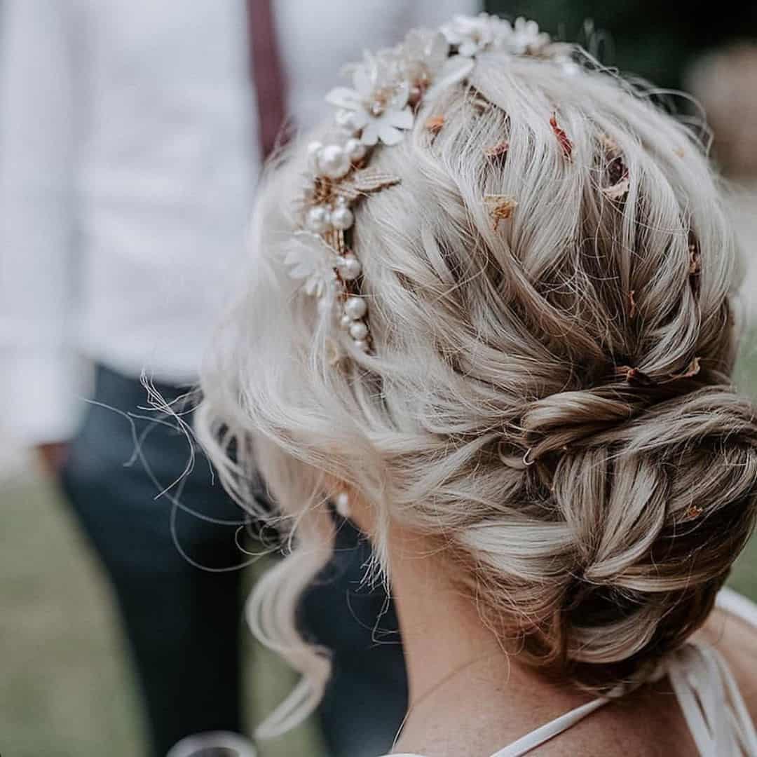 Blonde Hair Wedding Look For Round Face Shapes 