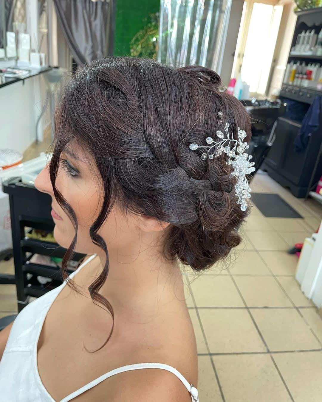 Bridal Hairstyle For Round Face Brown Hairdo 