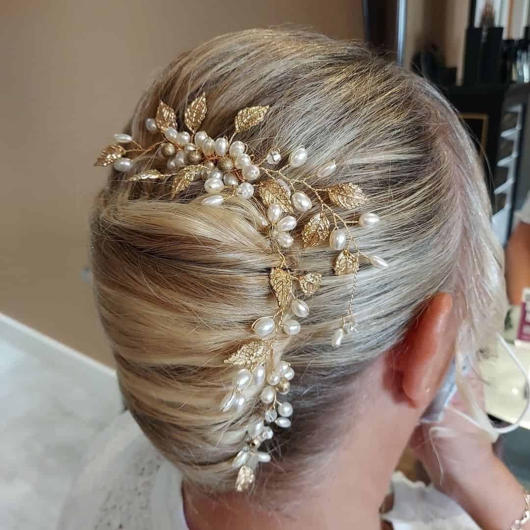 Bridal Look For Round Face With A Clip 