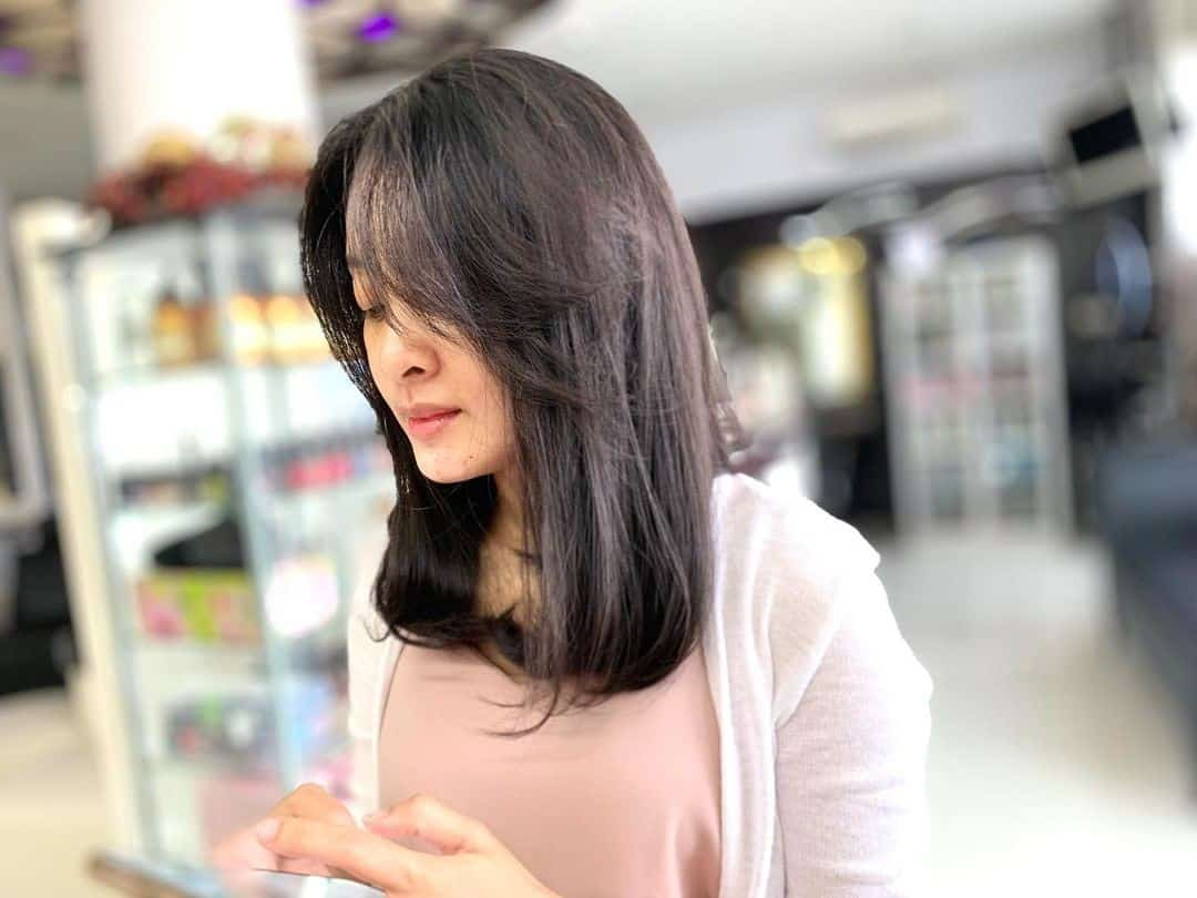 Top 32 Unique Fringe Hairdos for Women: Different Hair Length And Colors (2023 Update) 11 Full Fringe Hairstyles
