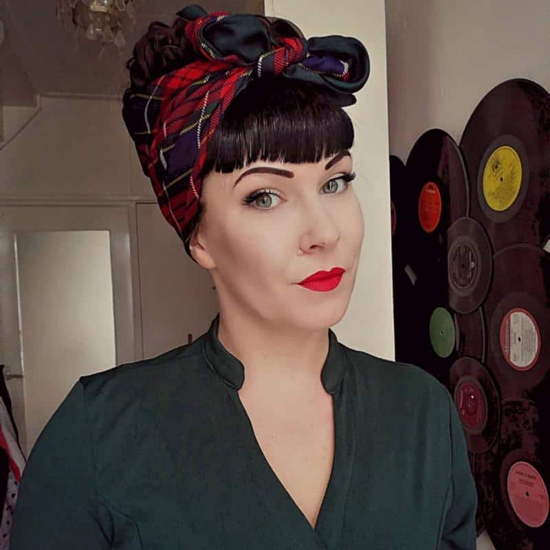 21 Gorgeous Bandana Hairstyles For Short Hair That You Will Love 8 Hide it With a Bandana