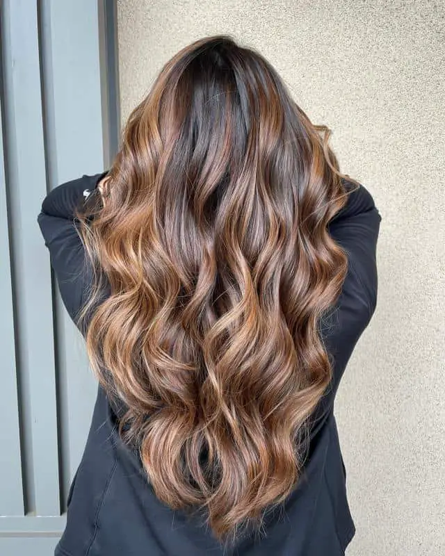 50+ Incredible Good Hairstyles for Those With Big Ears (2023 Update) 57 Long Tousled Style
