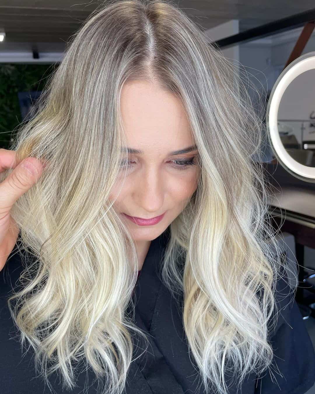 Loose Curls Blonde Look For A Small Forehead 