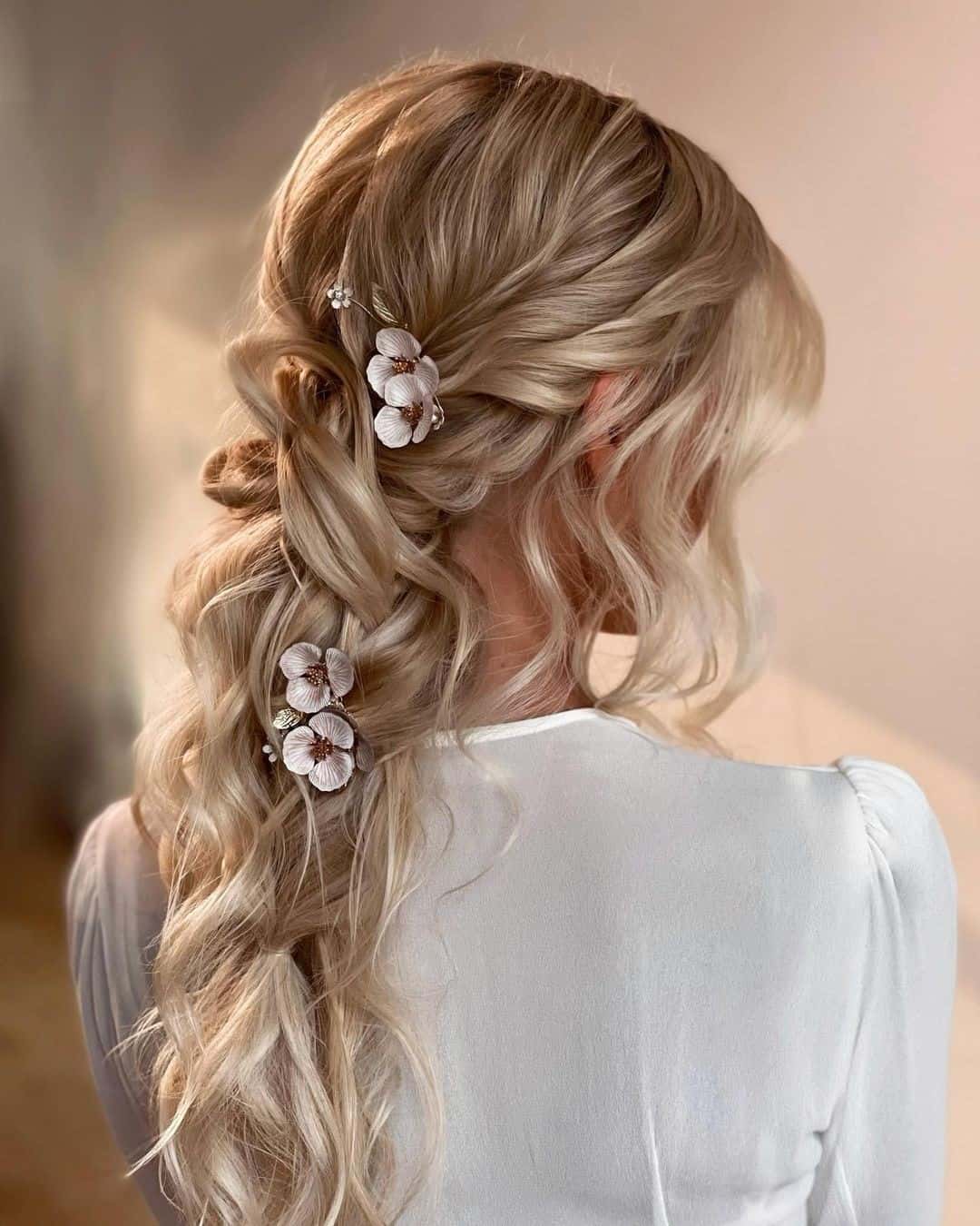 Top 30 Stunning Wedding Hairstyles For Round Faces (2022 Updated) -  Tattooed Martha