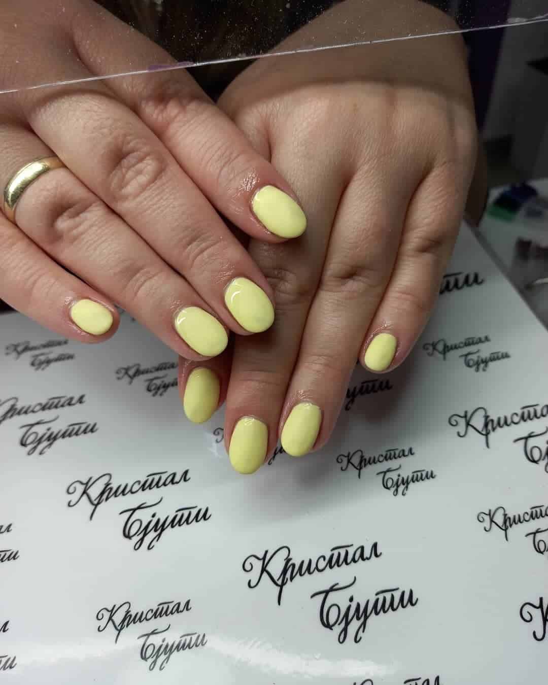 Minimalistic Yellow Matte Nails