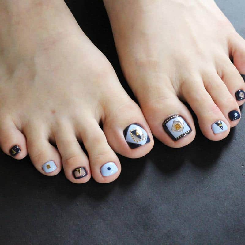 Nail Toe Designs With Geometric Prints