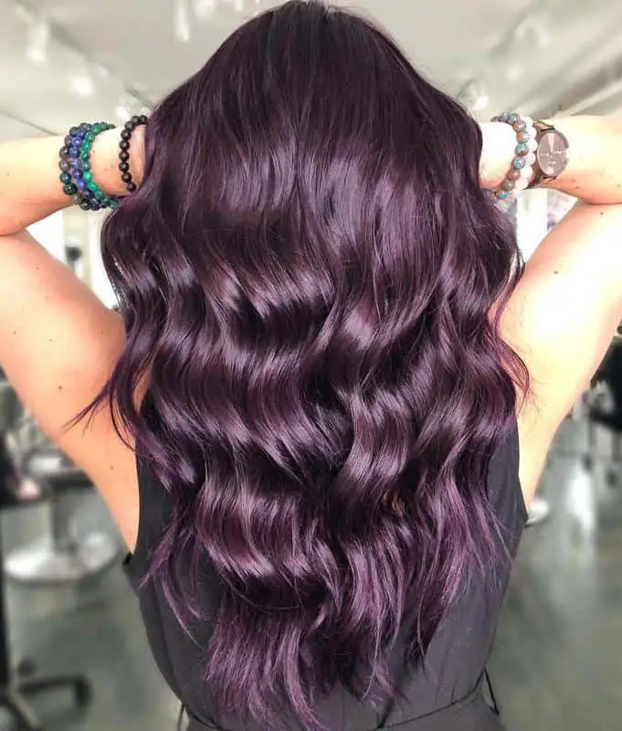 Hair Color Chart: Matching Hair Colors to Your Skin Tone (2023 Update) 26 Plum Red Hair