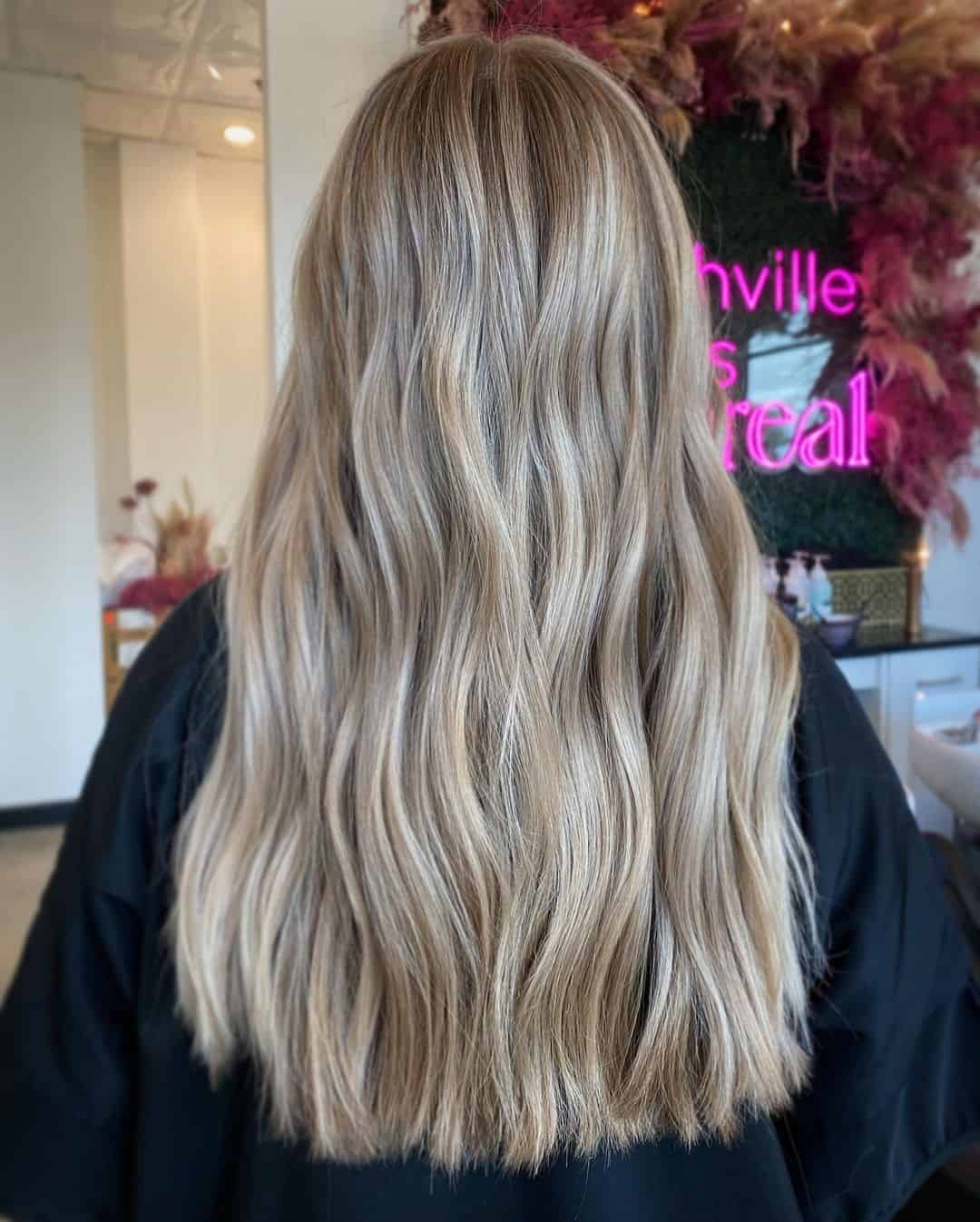 Balayage On Blonde Hair: Can Blondes Get a Perfect Balayage? 11 Reverse Balayage or Lowlights 2