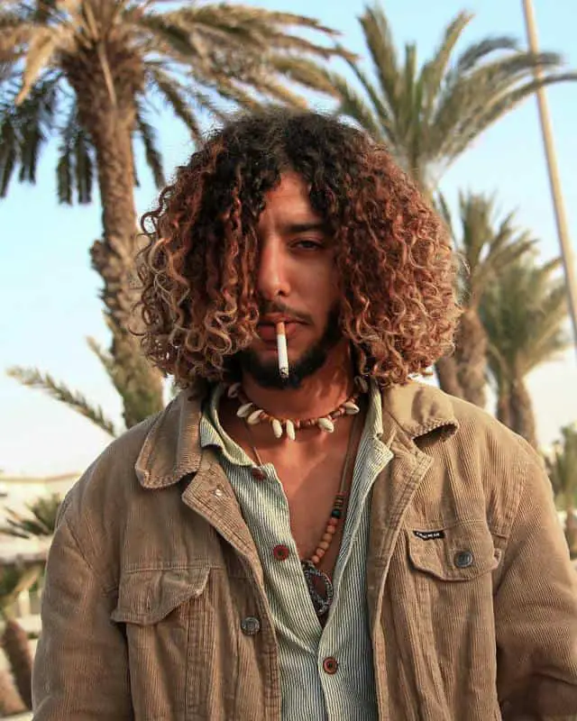 50+ Incredible Good Hairstyles for Those With Big Ears (2023 Update) 32 Set your curls free 2