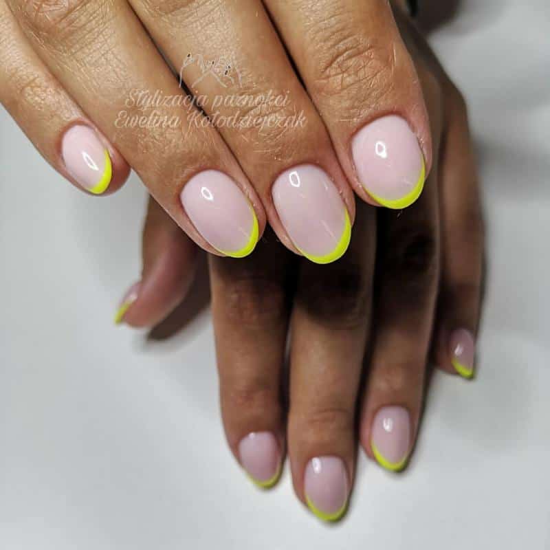 60 Elegant French Tip Nail For A Super Trendy Manicure (2023 Update) 17 Short French Nail Tip Designs 1