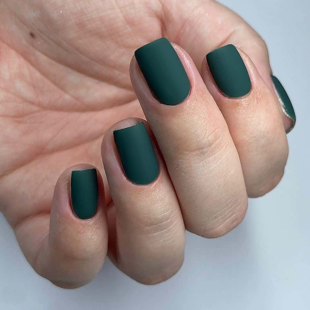 Short Green Matte Nails 