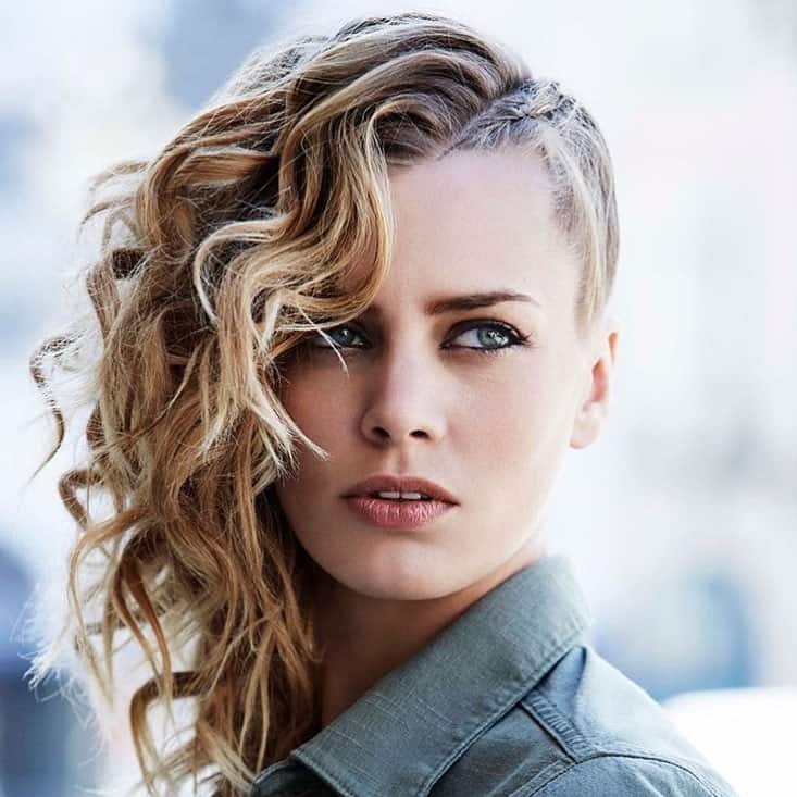 50+ Incredible Good Hairstyles for Those With Big Ears (2023 Update) 35 Side-Part Illusion 3
